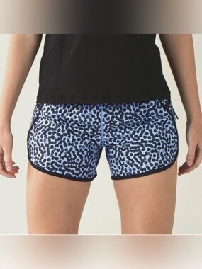 Lululemon Tracker Short III *4-way Stretch Ace Spot Lullaby Black 6 $54
